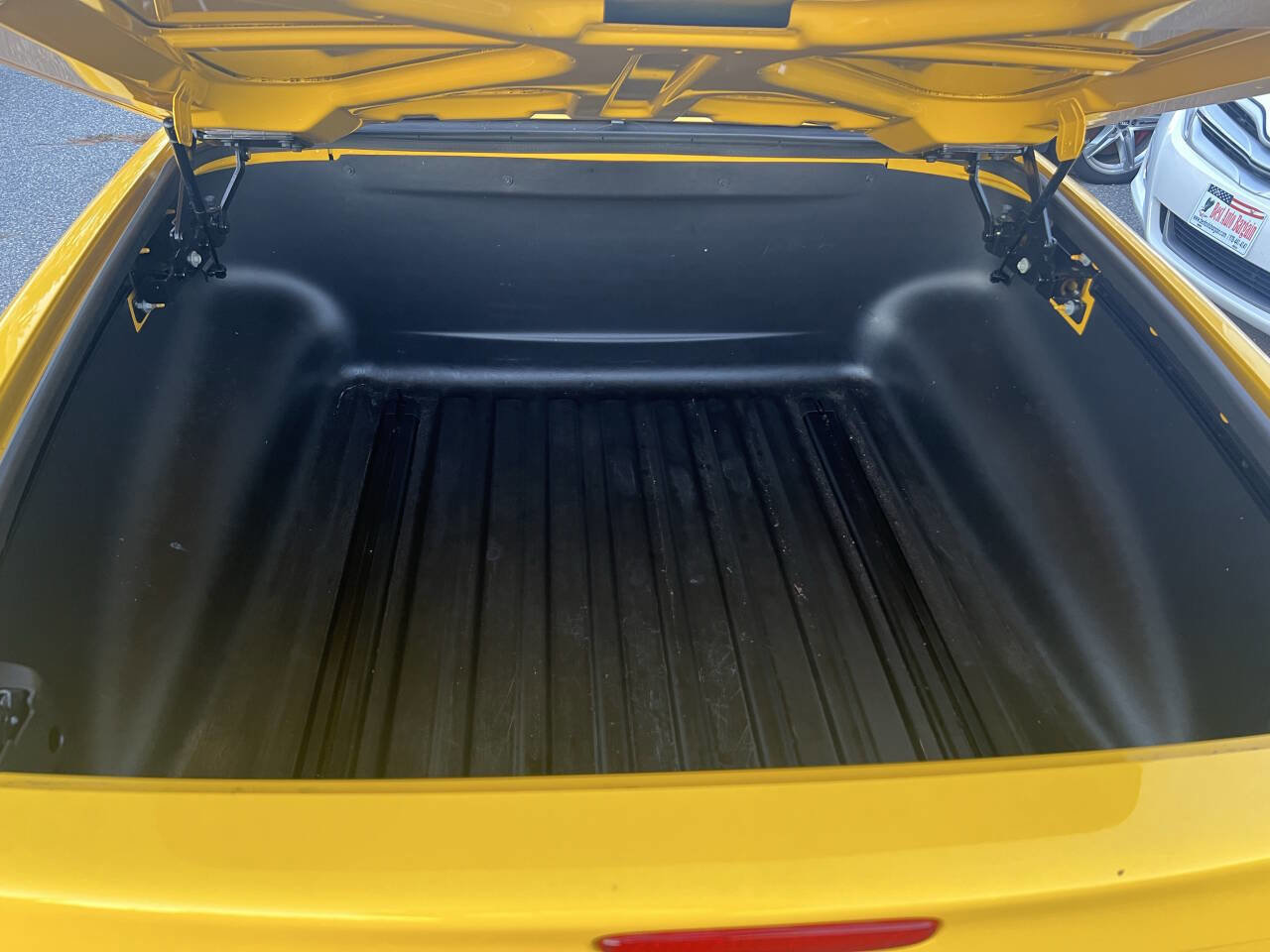 Used 2004 Chevrolet SSR w/ Preferred Equipment Group RWD image 23