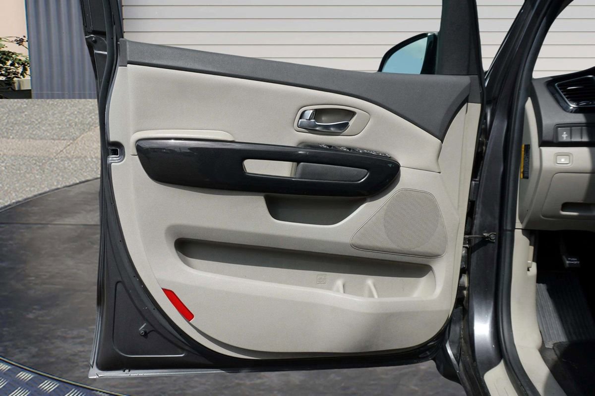 Used 2015 Kia Sedona EX FWD image 14