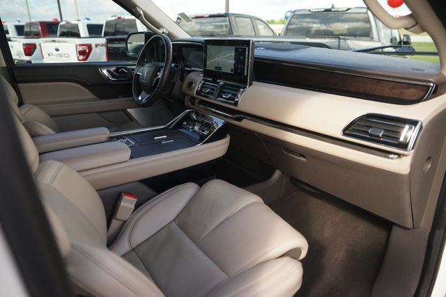 Used 2024 Lincoln Navigator L Reserve AWD/4WD image 20