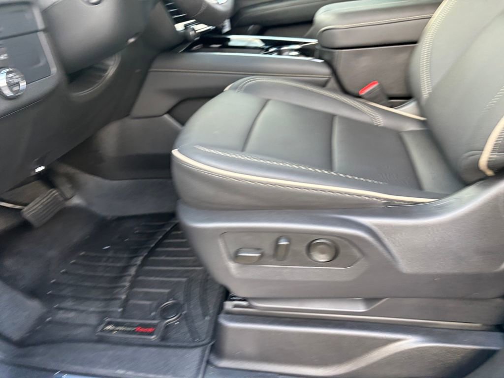 Used 2026 Chevrolet Suburban Premier image 22