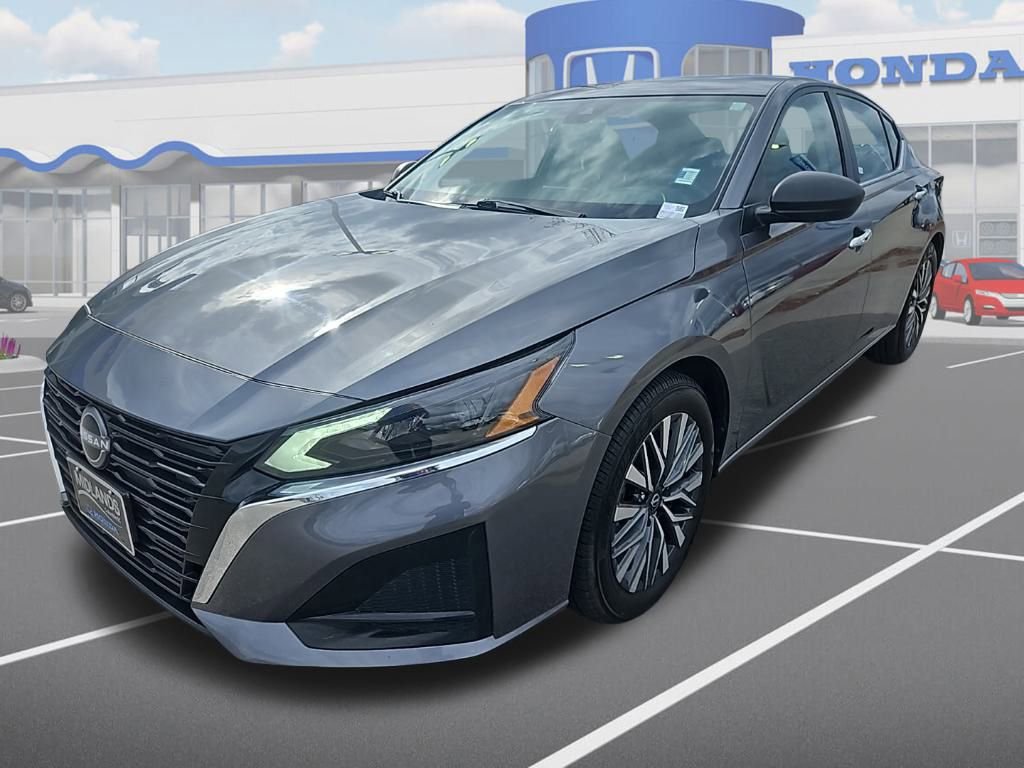 Used 2024 Nissan Altima 2.5 SV image 3