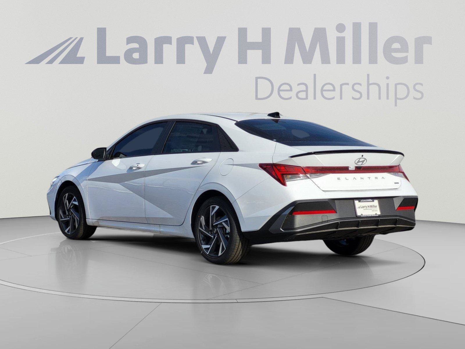 New 2025 Hyundai Elantra SEL FWD image 7