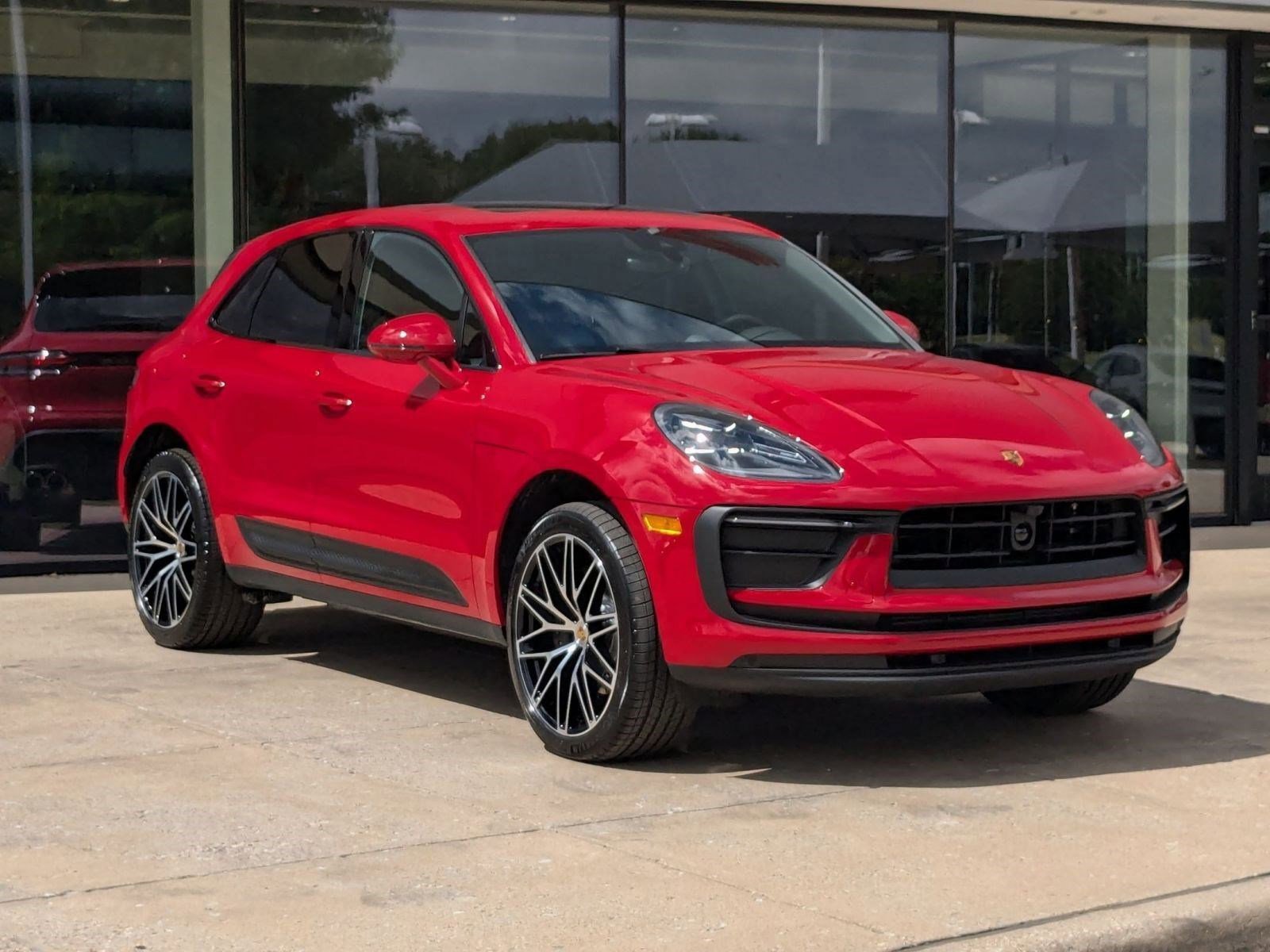 Certified 2025 Porsche Macan image 7