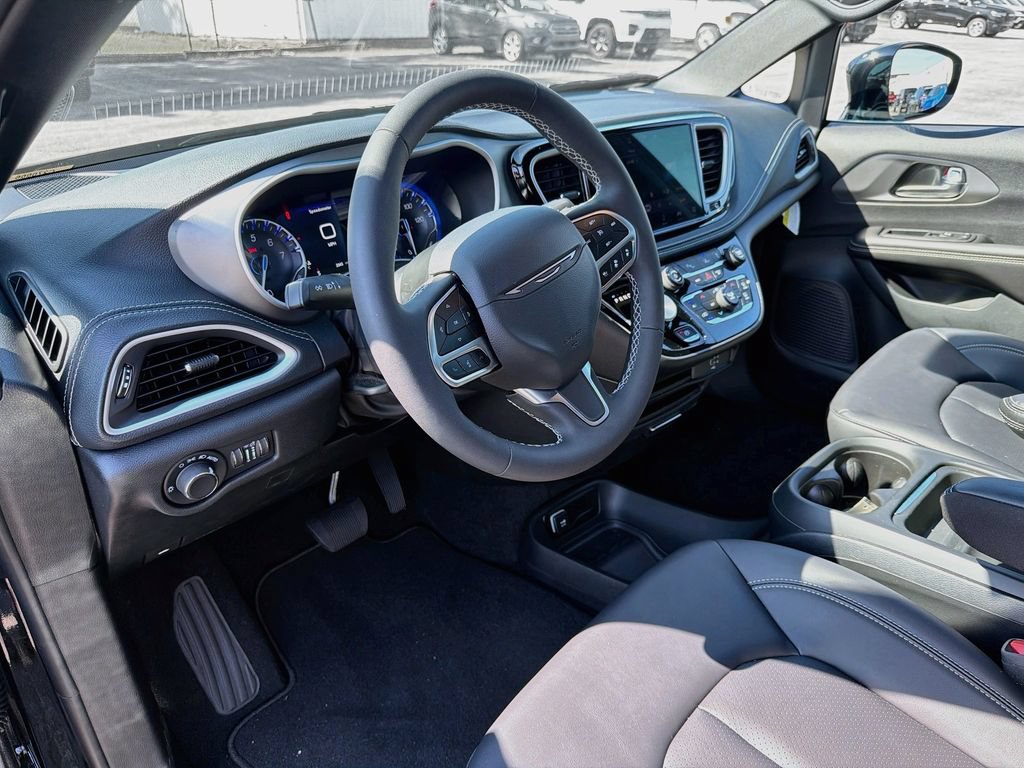 New 2027 Chrysler Pacifica Select FWD image 12
