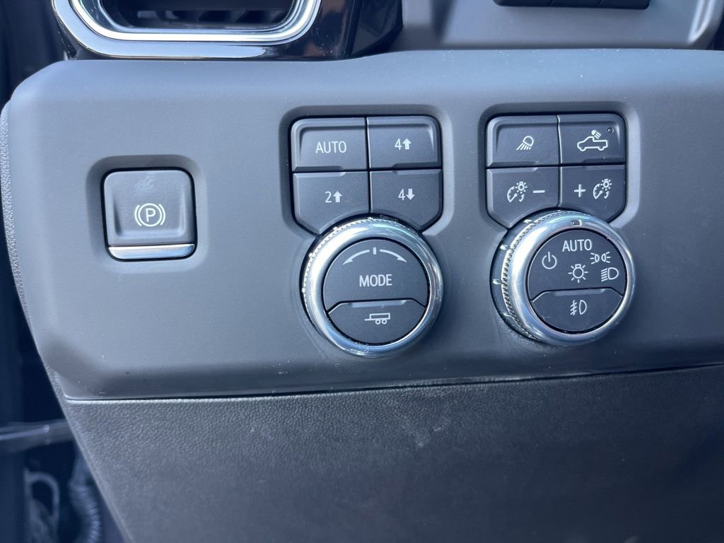 Used 2025 GMC Sierra 3500 Denali w/ Denali Reserve Package image 19