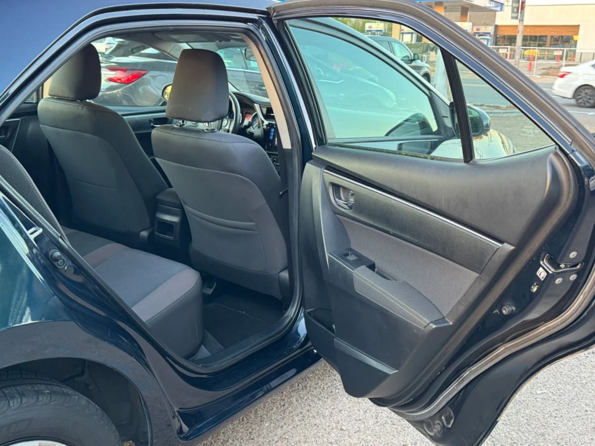 Used 2019 Toyota Corolla LE w/ Carpet Mat Package (TMS) FWD image 17