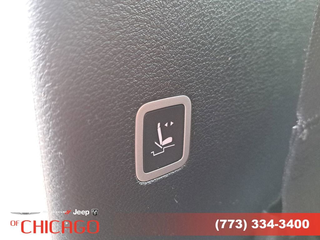 New 2026 Chrysler Pacifica Select w/ S Appearance Package image 16