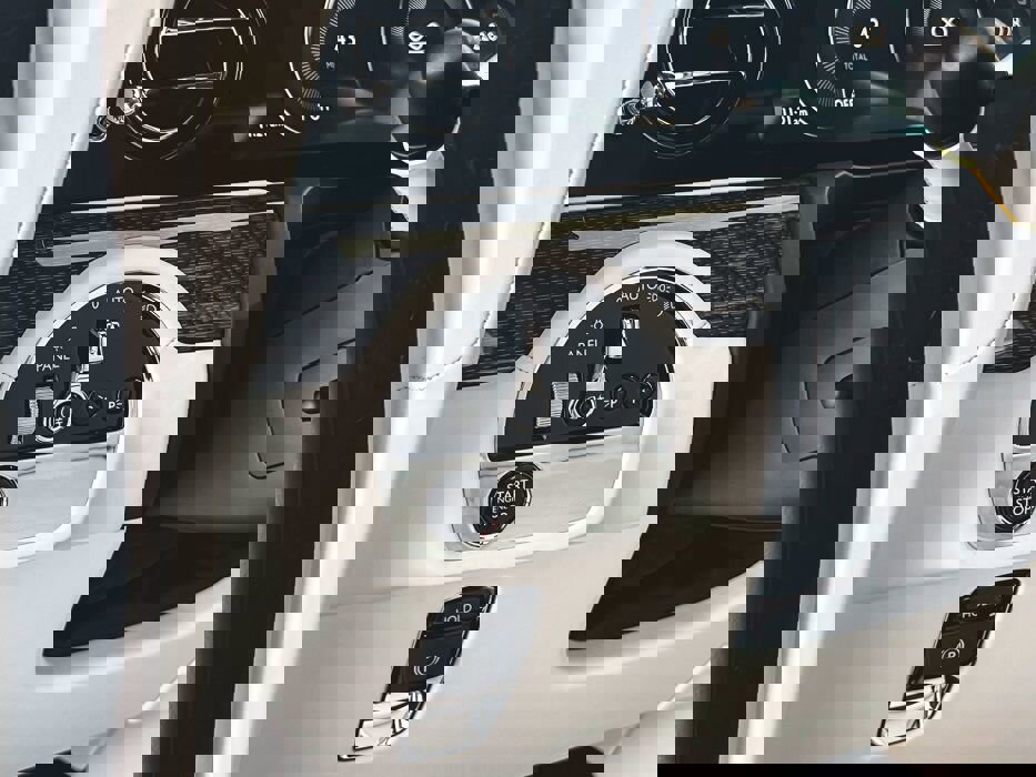 New 2025 Rolls-Royce Spectre Black Badge w/ Leather Finishing Pack image 32