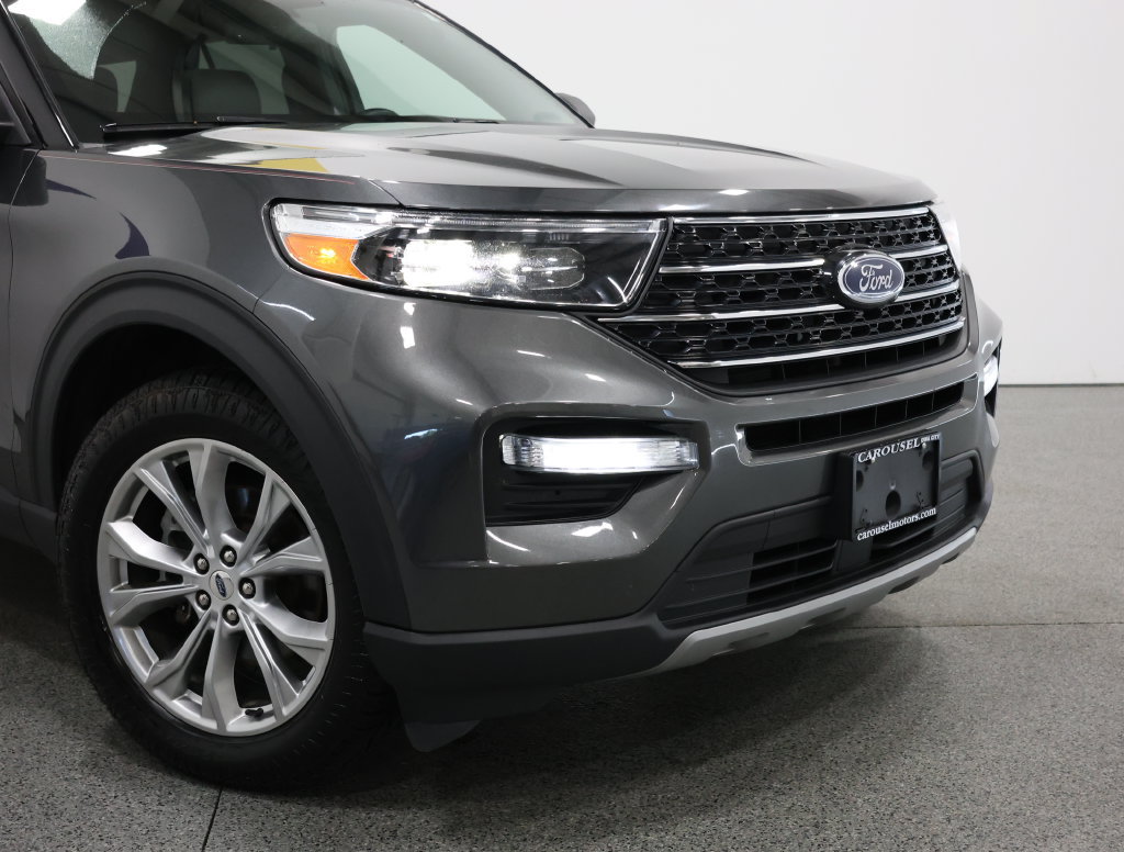 Used 2020 Ford Explorer XLT w/ Equipment Group 202A AWD/4WD image 3