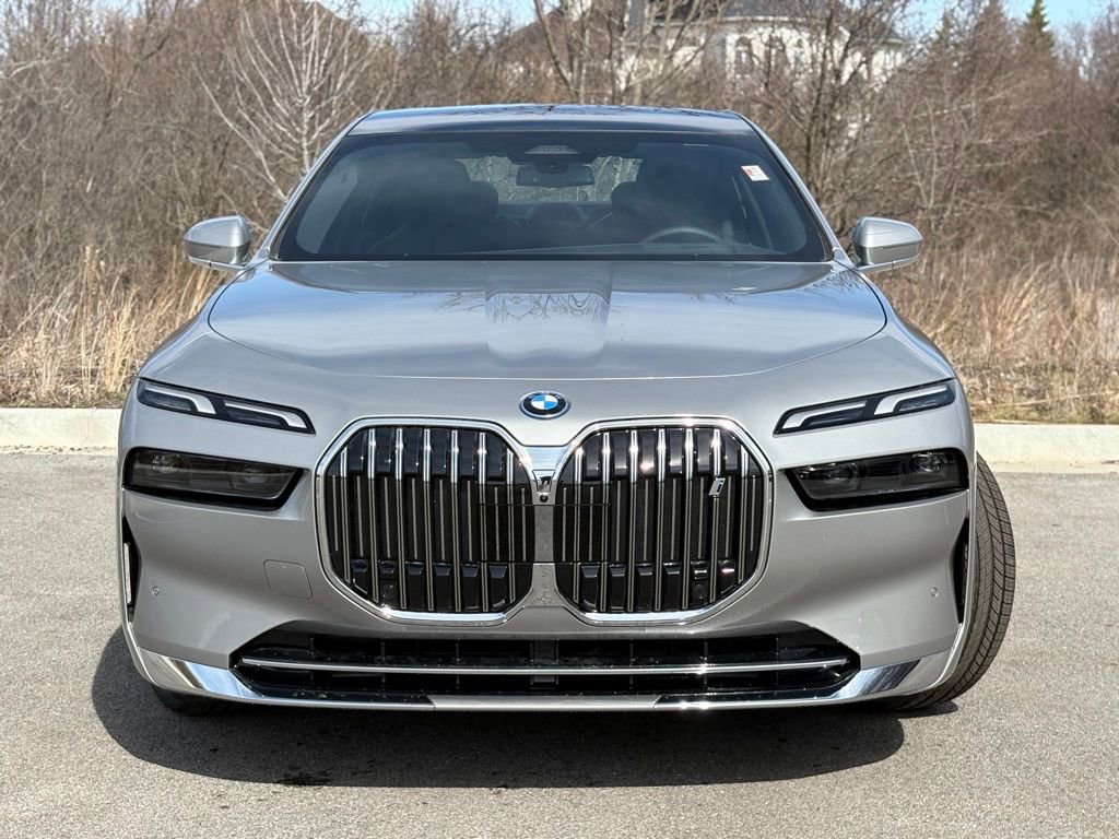 Used 2025 BMW i7 xDrive60 w/ Premium Package video 2