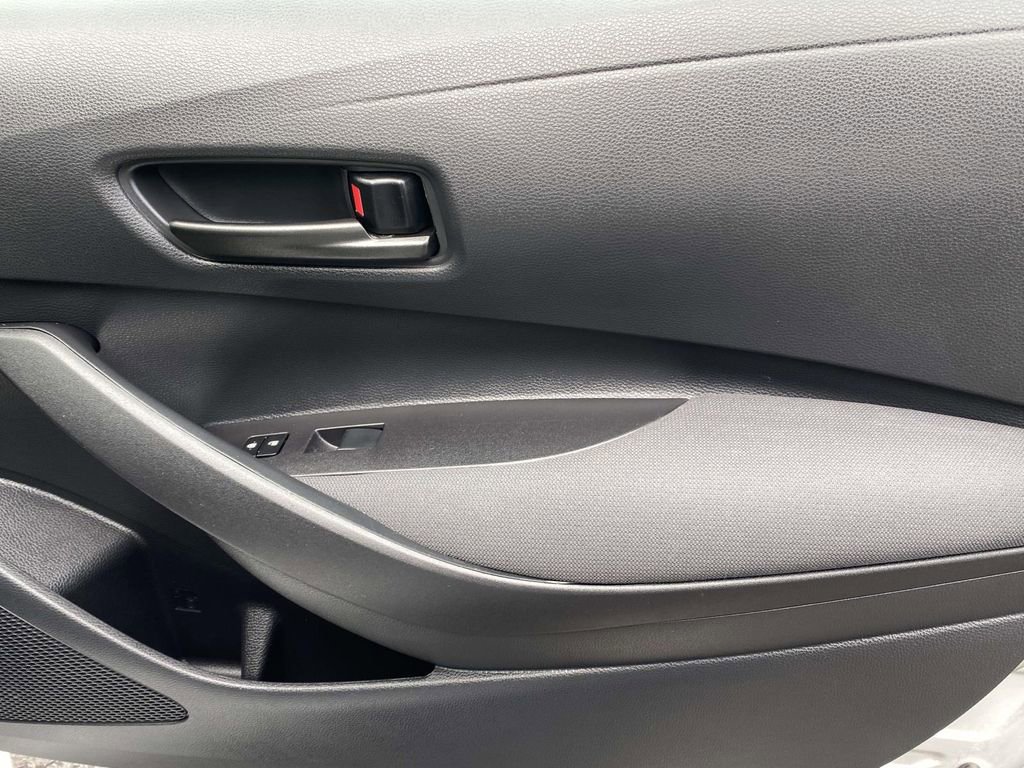 Used 2025 Toyota Corolla LE image 42