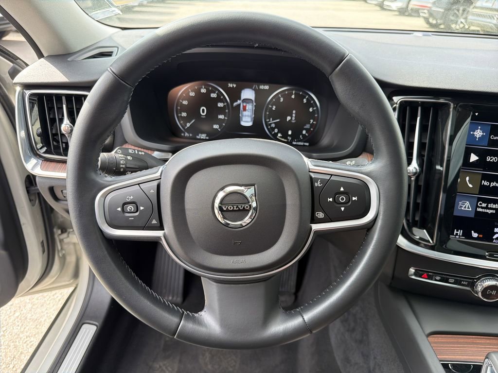 Used 2022 Volvo S60 B5 Momentum w/ Premium Package image 21