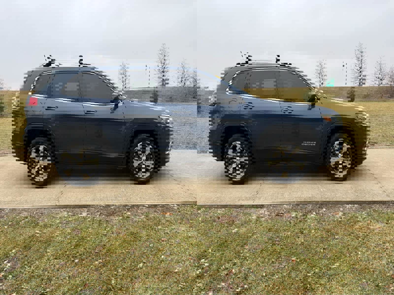 Used 2020 Jeep Cherokee Limited image 9