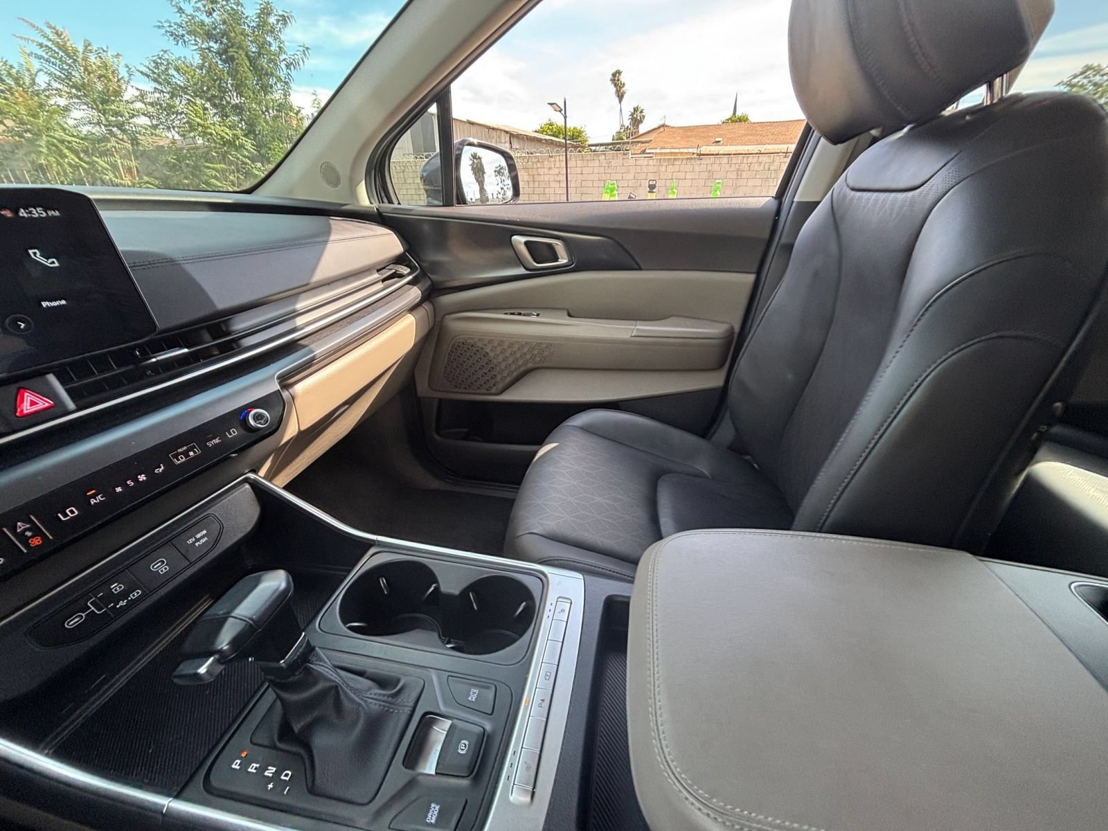 Used 2026 Kia Carnival FWD image 37
