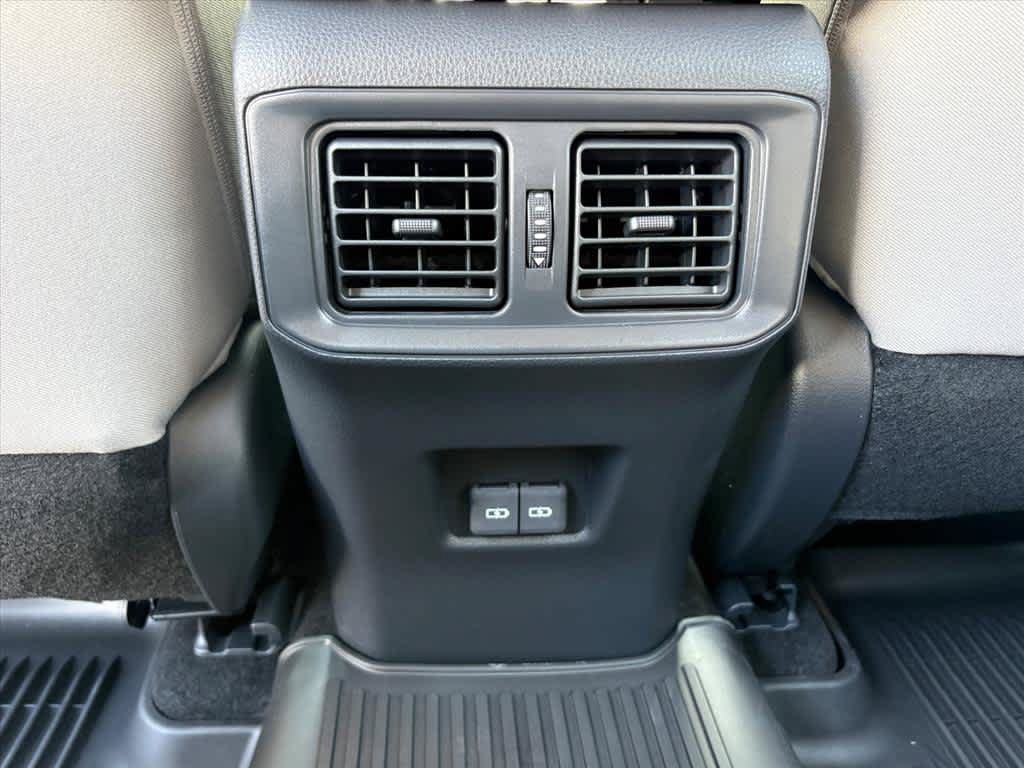 Used 2025 Toyota RAV4 XLE AWD/4WD image 11