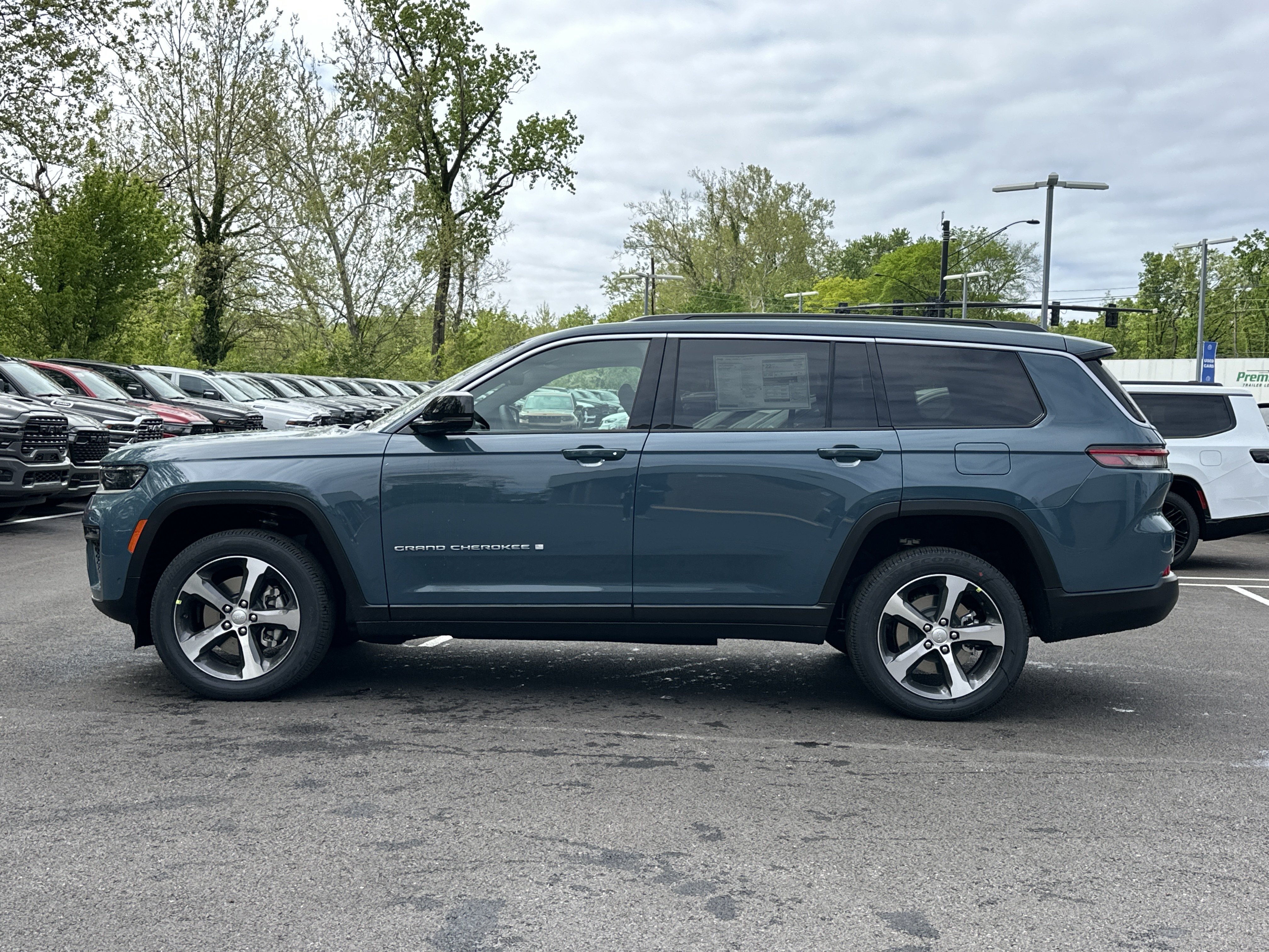 New 2026 Jeep Grand Cherokee L Limited w/ Luxury Tech Group II AWD/4WD image 24