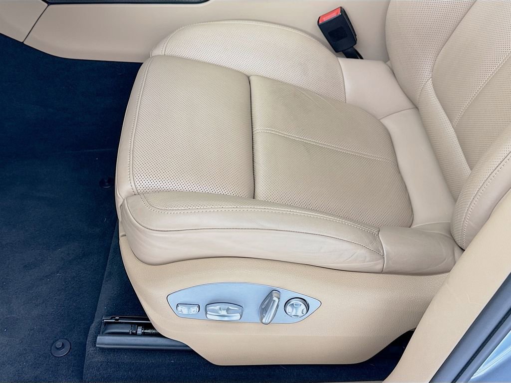 Certified 2025 Porsche Macan image 13