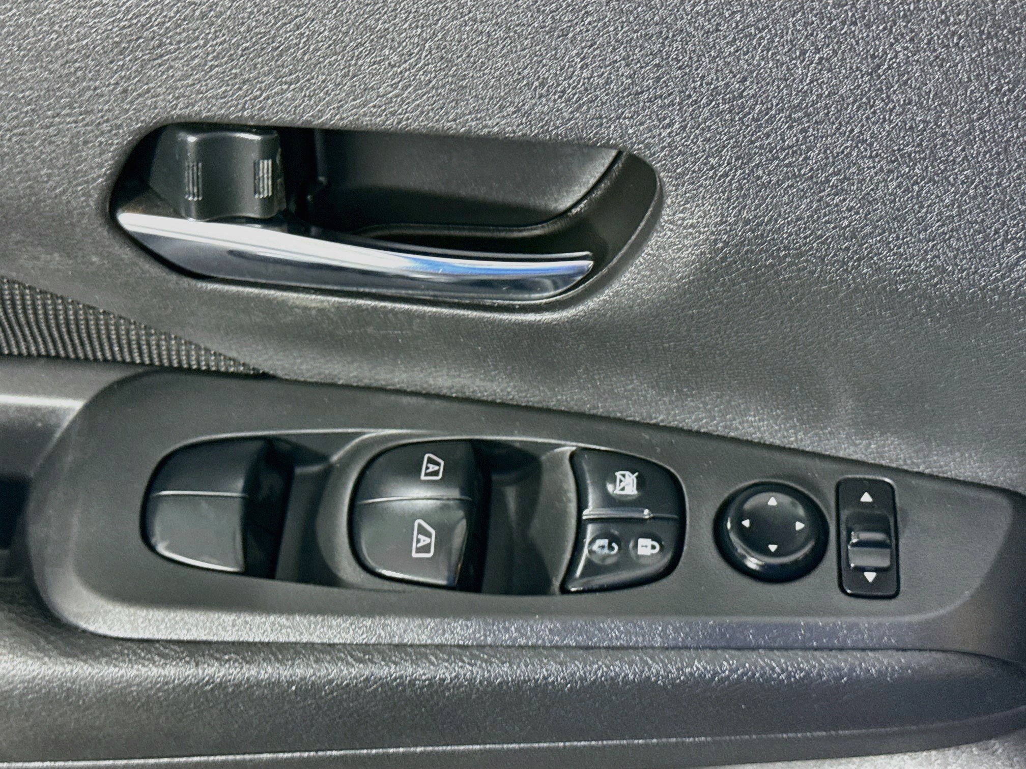 Used 2021 Nissan Kicks SV FWD image 24