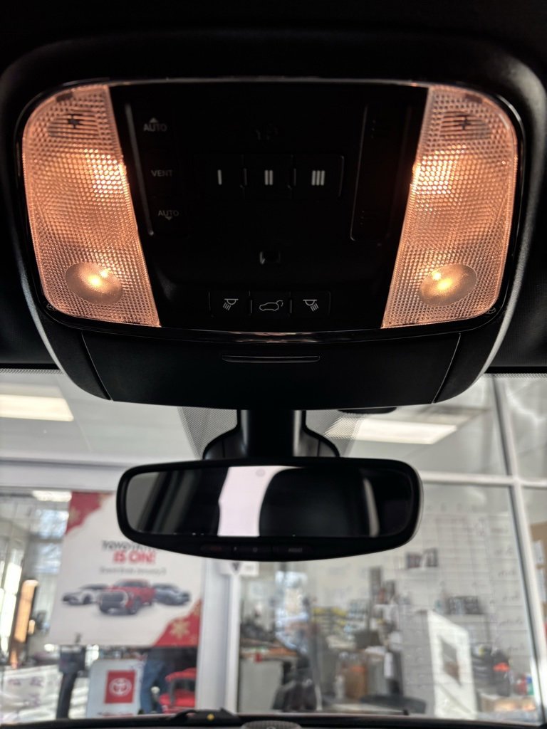 Used 2020 Jeep Grand Cherokee Altitude image 19