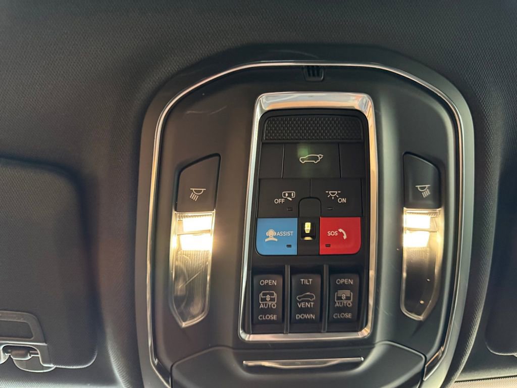 Used 2024 Jeep Grand Cherokee Limited w/ Luxury Tech Group II image 21