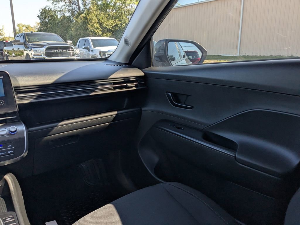 Used 2025 Hyundai Kona SEL image 17