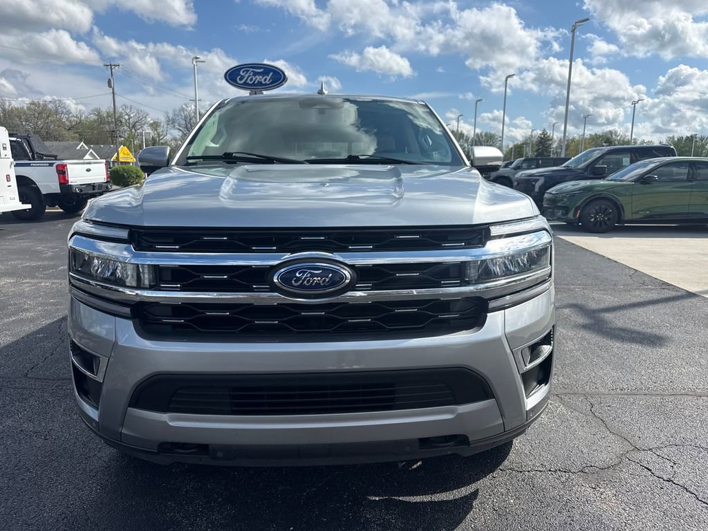 Used 2023 Ford Expedition Limited AWD/4WD image 3