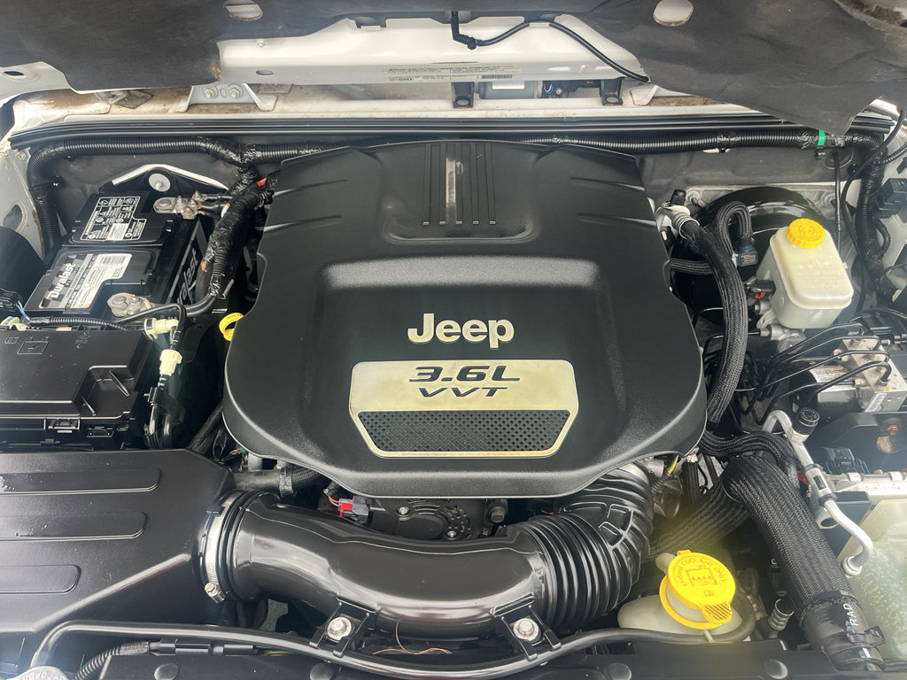 Used 2012 Jeep Wrangler Unlimited Sahara w/ Connectivity Group AWD/4WD image 32