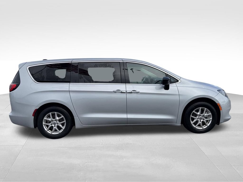 Used 2024 Chrysler Voyager LX FWD image 28
