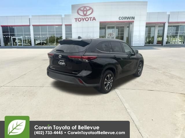 Used 2020 Toyota Highlander XLE AWD/4WD image 6