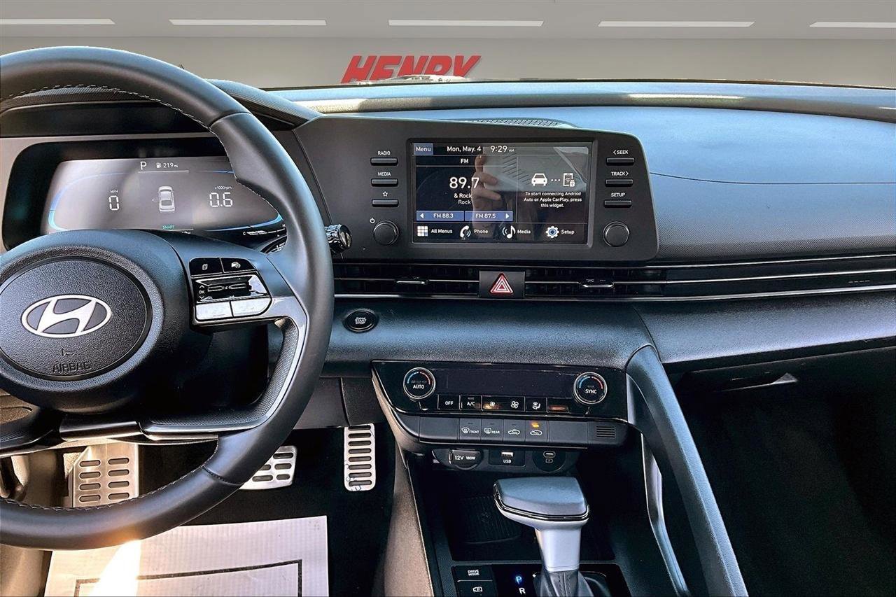 Used 2025 Hyundai Elantra Sport FWD image 11