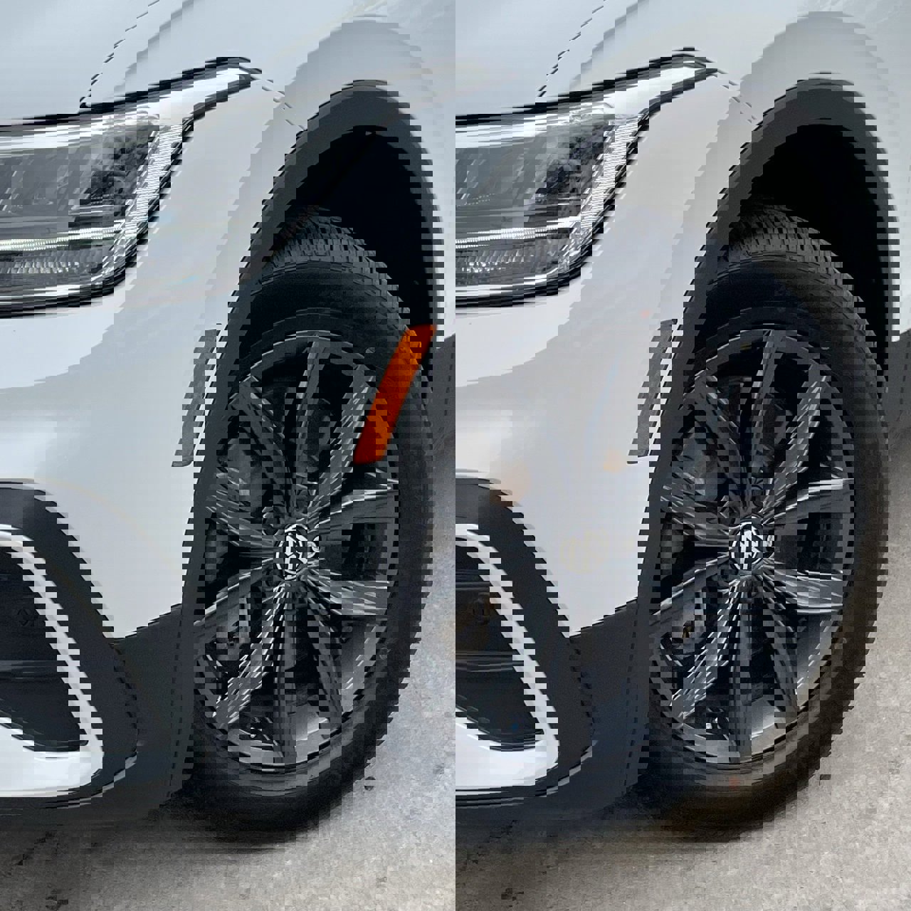 Used 2023 Volkswagen Tiguan SE image 9