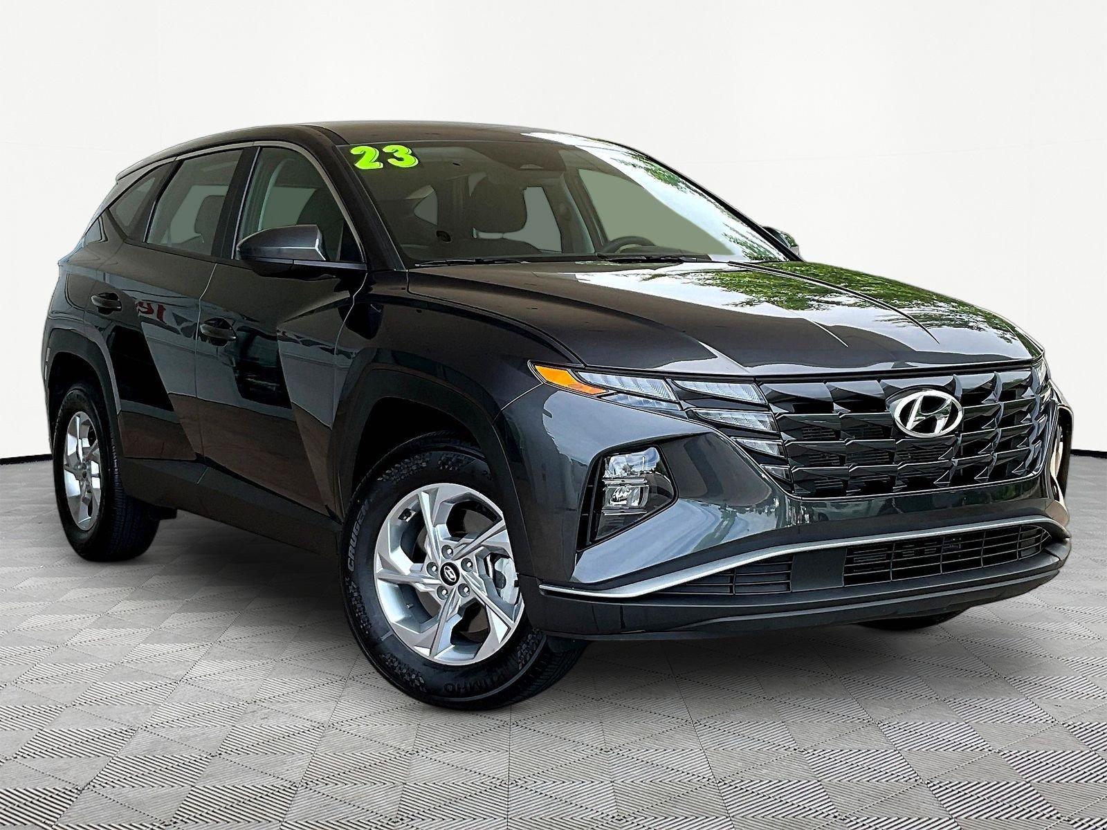 Used 2023 Hyundai Tucson SE AWD/4WD image 3