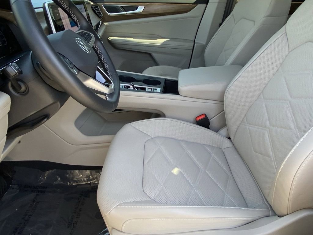 Used 2025 Volkswagen Atlas SE image 23