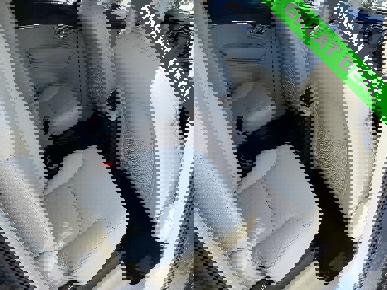 Used 2020 Volvo XC90 T8 Momentum w/ Protection Package Premier image 36