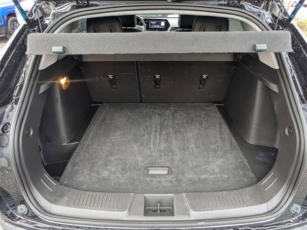 Used 2025 Chevrolet Trax LT w/ LT Convenience Package image 13