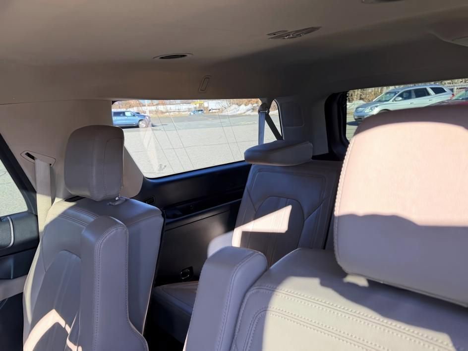 Used 2023 Ford Expedition Max Limited image 8