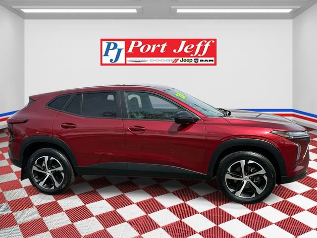 Used 2024 Chevrolet Trax RS w/ Driver Confidence Package FWD image 3