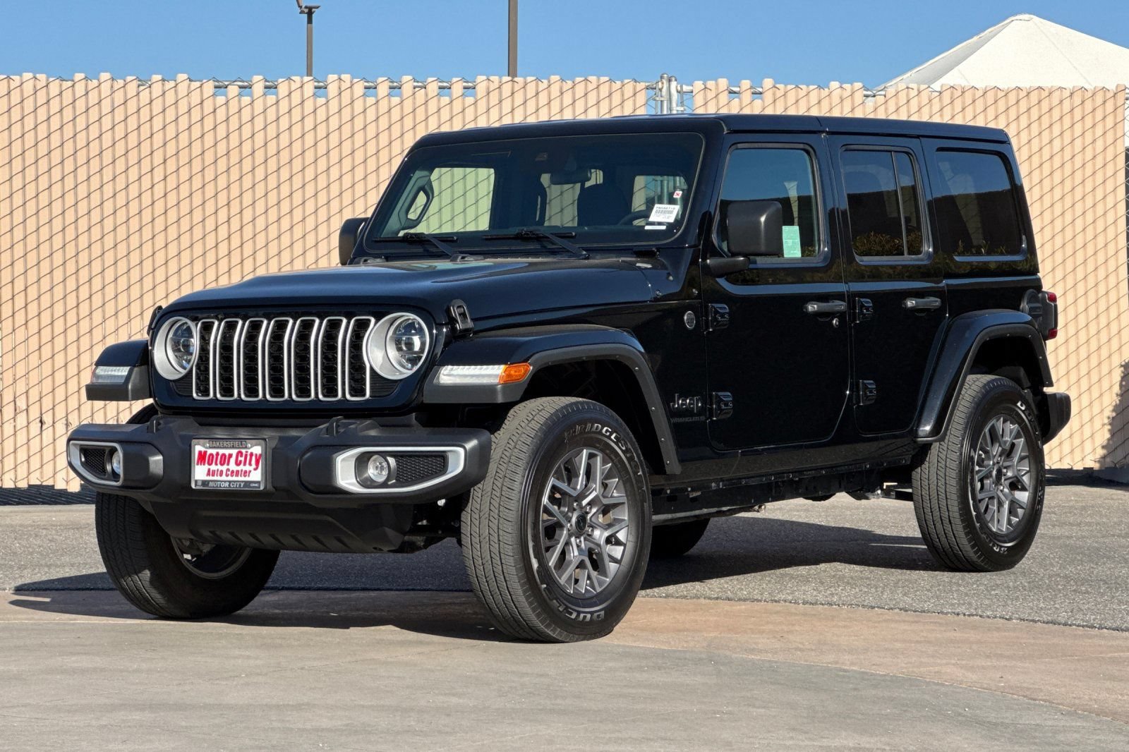 Used 2025 Jeep Wrangler Unlimited Sahara AWD/4WD image 8
