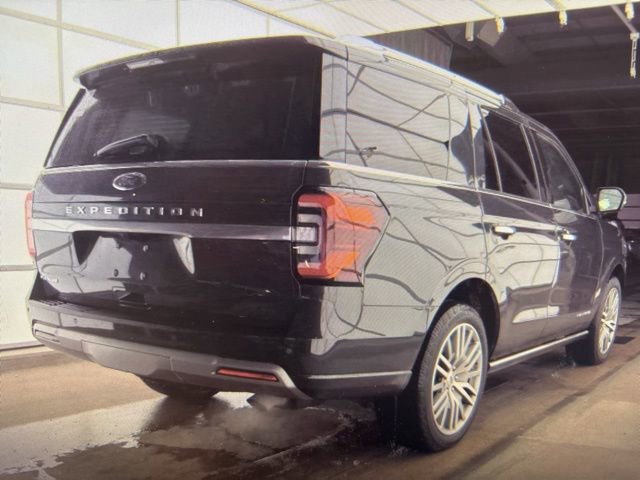 Used 2022 Ford Expedition Platinum image 2