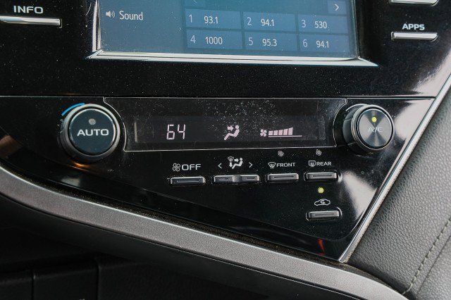 Used 2018 Toyota Camry SE FWD image 16