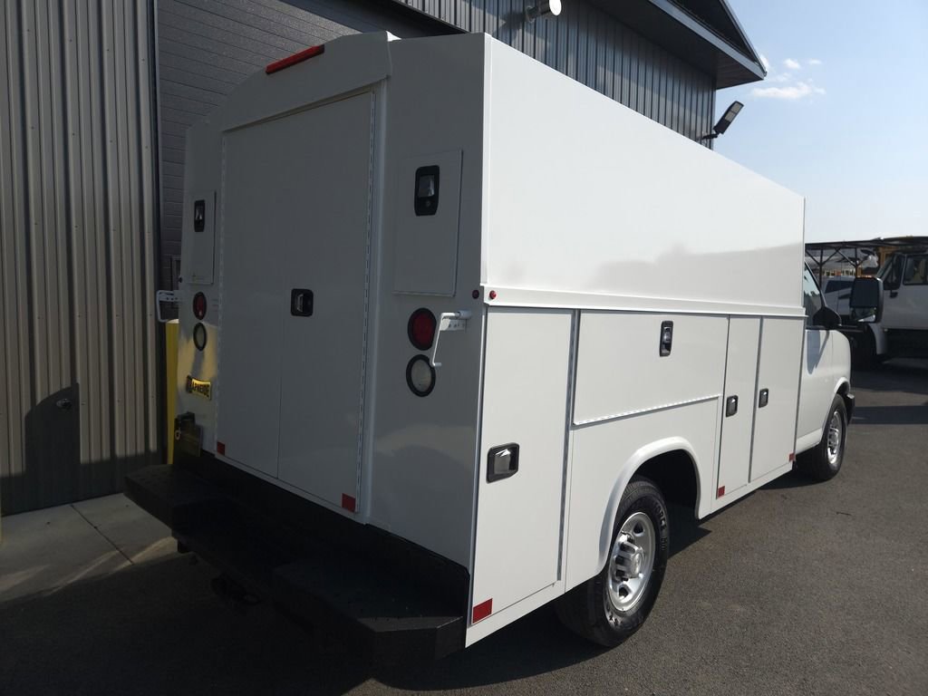 Used 2017 Chevrolet Express 3500 RWD image 7