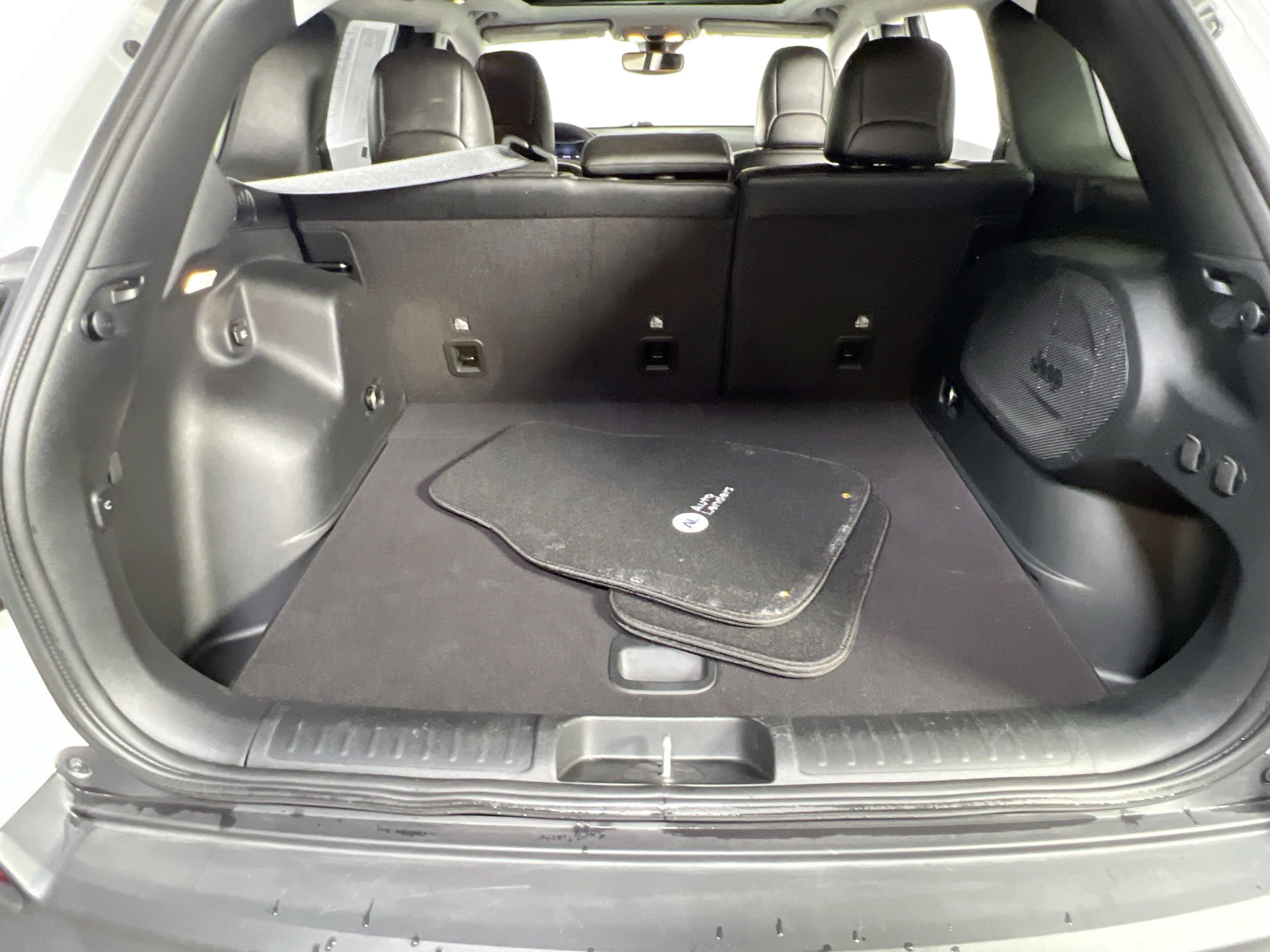 Used 2022 Jeep Cherokee Limited image 25