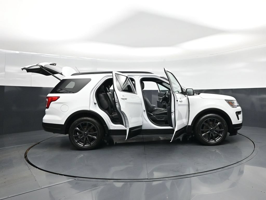 Used 2019 Ford Explorer XLT w/ Equipment Group 202A FWD image 4