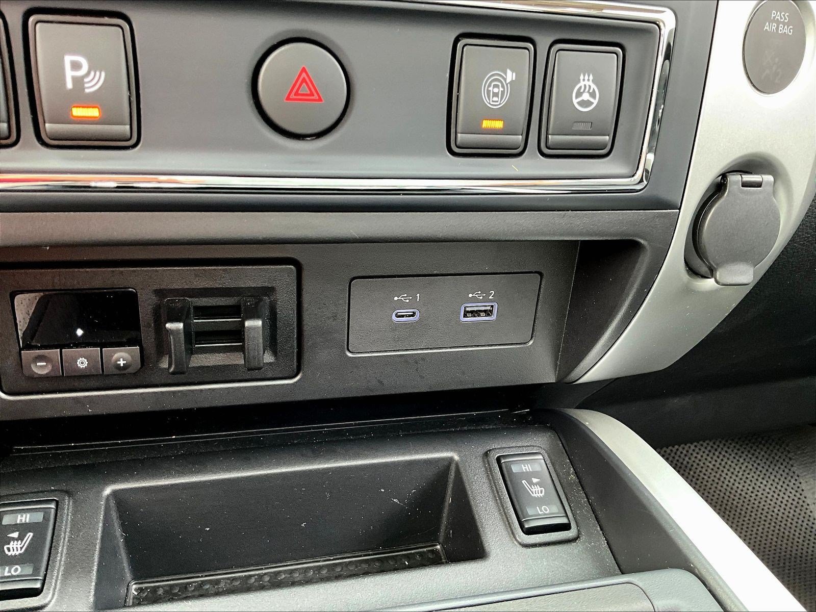 Certified 2021 Nissan Titan SL w/ Moonroof Package AWD/4WD image 17