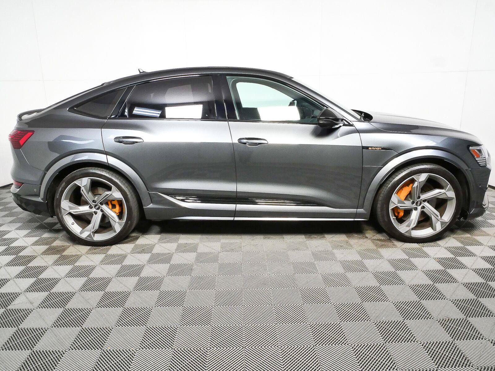 Used 2023 Audi e-tron S Prestige w/ Prestige Package AWD/4WD image 2