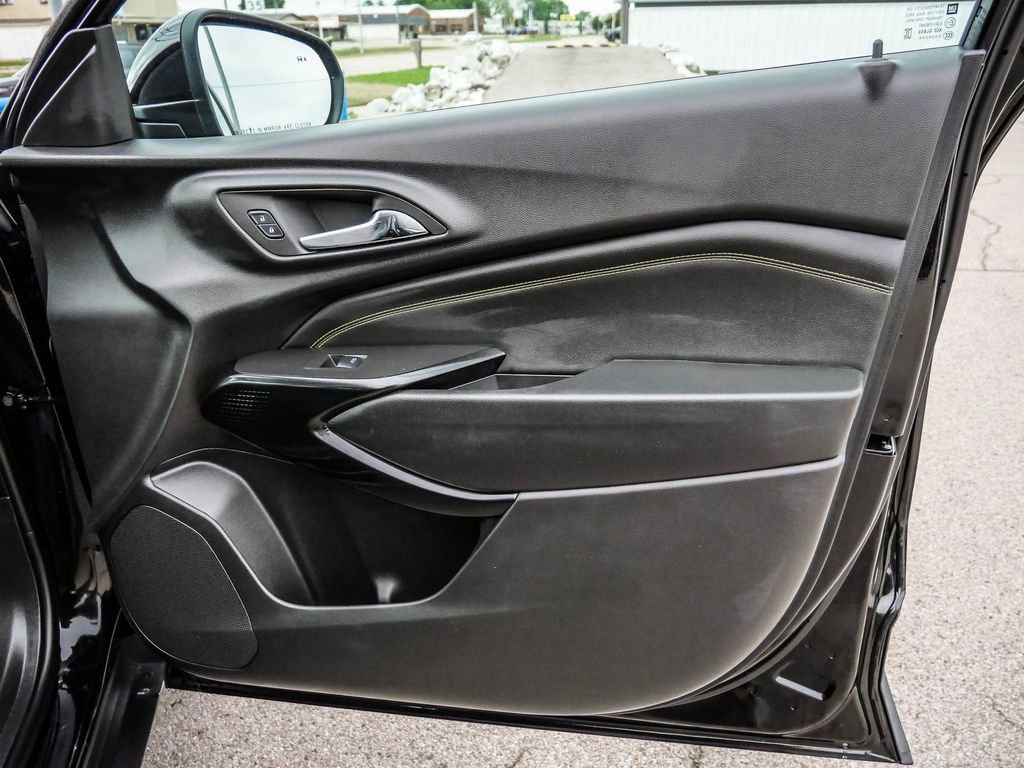 Used 2025 Chevrolet Trax ACTIV w/ Sunroof Package image 19
