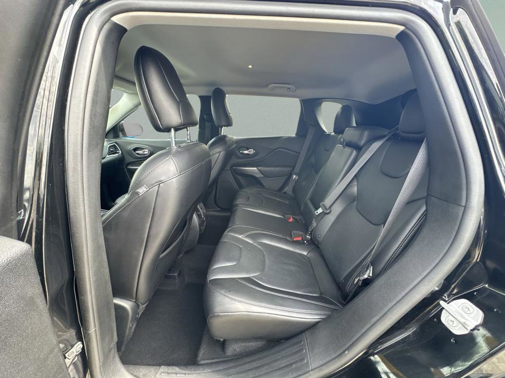 Used 2019 Jeep Cherokee Limited image 28