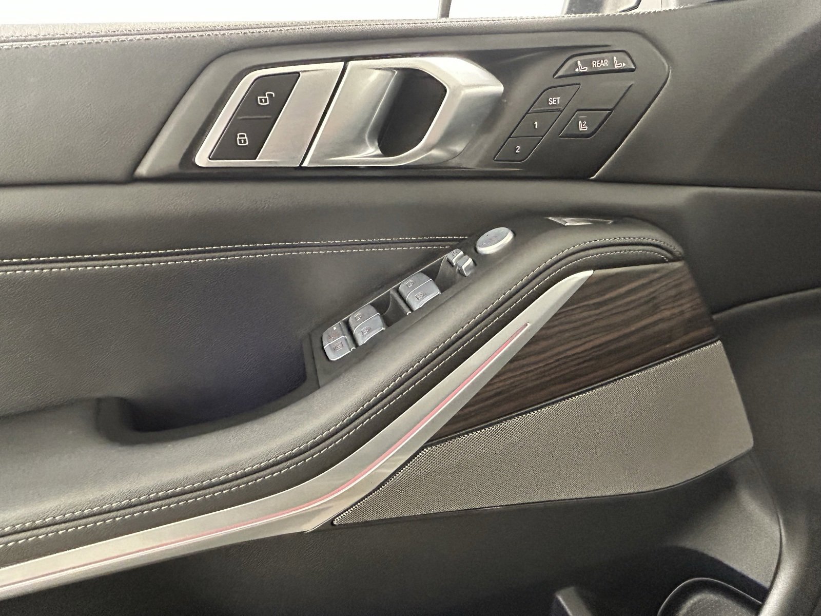 Used 2024 BMW X7 xDrive40i image 25