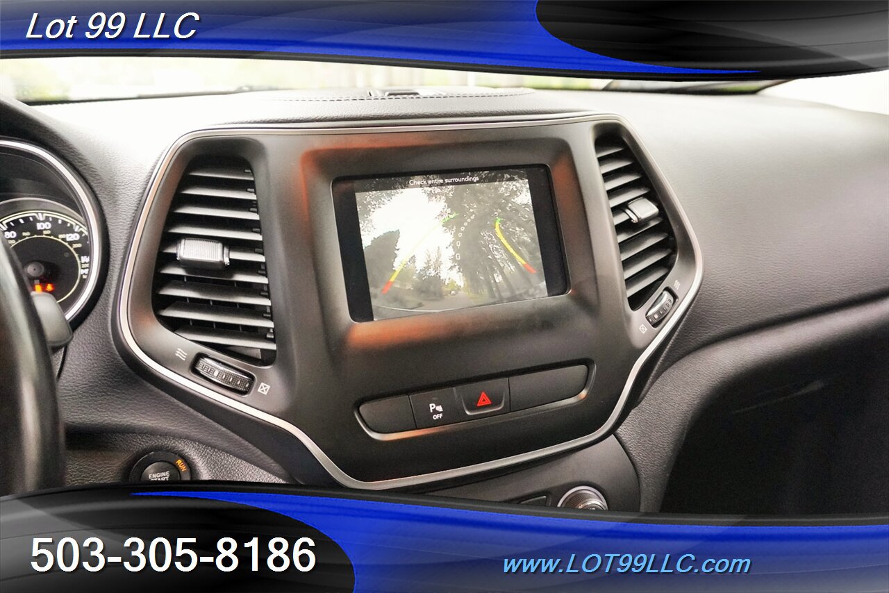 Used 2019 Jeep Cherokee Latitude Plus w/ Cold Weather Group AWD/4WD image 36
