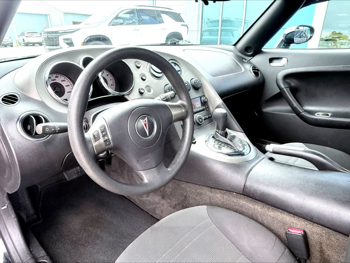 Used 2006 Pontiac Solstice Convertible w/ Power Package RWD image 9